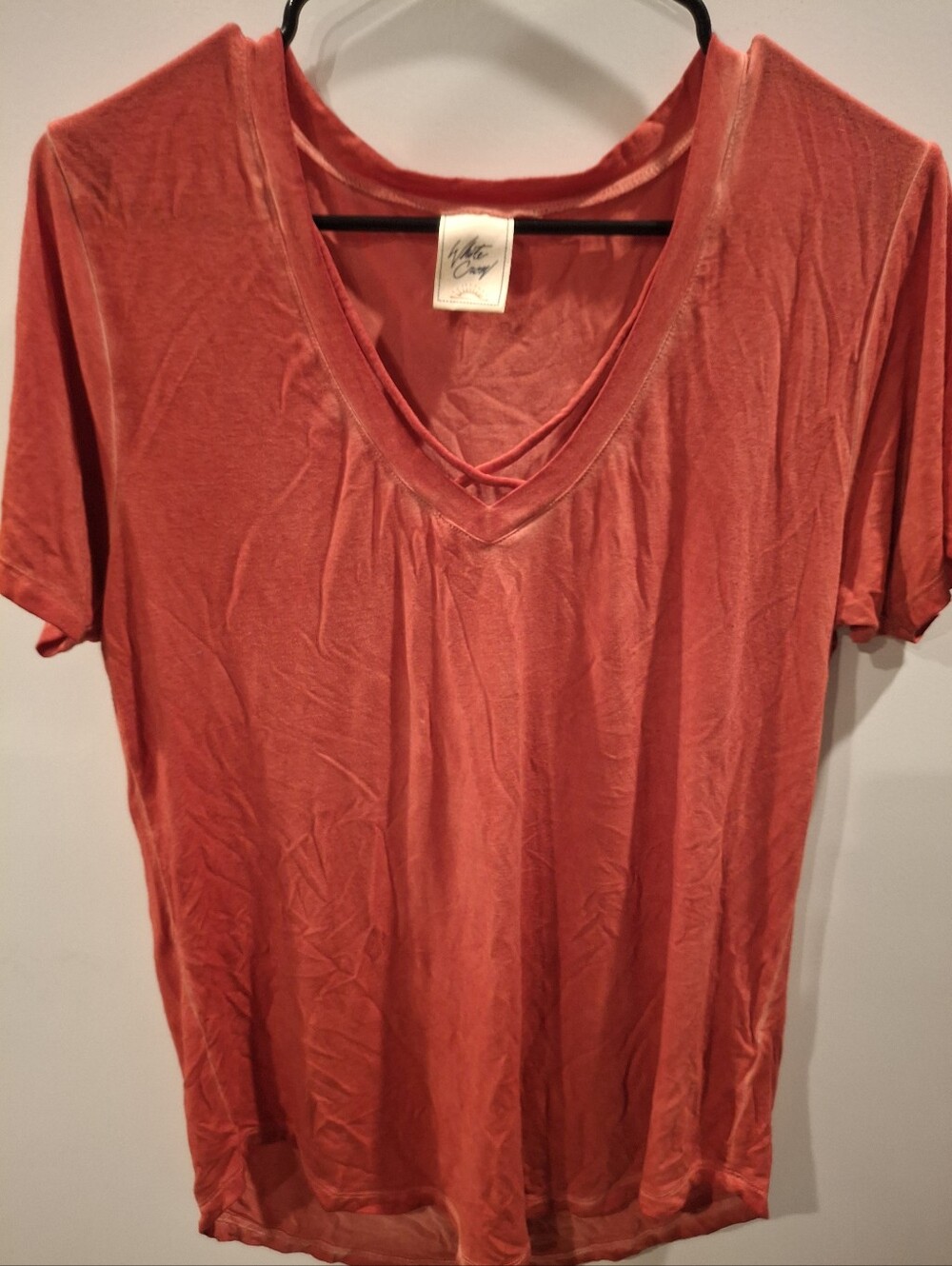 Violet & Claire Women's V-Neck Short Sleeve Top - Coral Orange